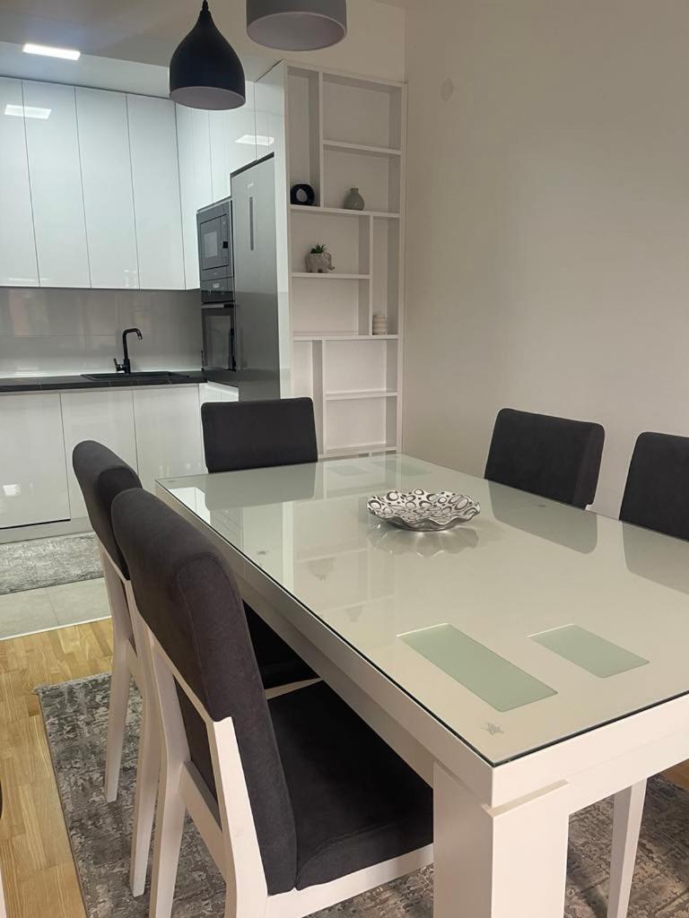 Apartment Bela *